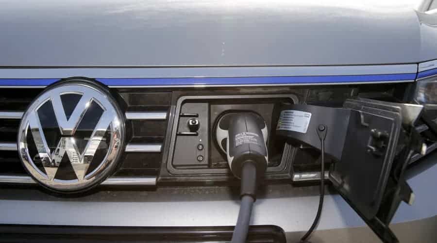 '-passat-charging-plug_standard